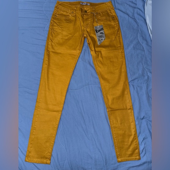 Women's Gold and Floral Pants Set - Picture 3 of 3